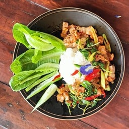 ข้าวกะเพราหมูกรอบ