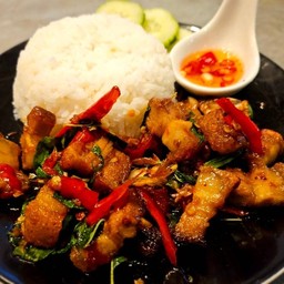 ข้าวราดกะเพราหมูกรอบ