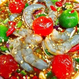 ยำกุ้งสดไข่แดงเค็ม