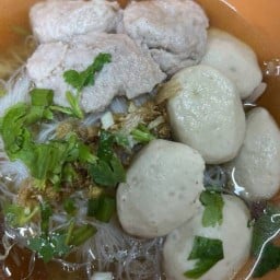 ก๋วยเตี๋ยวลูกชิ้นหมูบางพลูท่าอิฐ(หน้าประดับดาว)