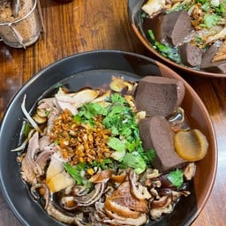 เตี๋ยวไก่เทวดา  รังสิตภิรมย์