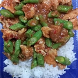 ข้าวราดพริกแกงไก่