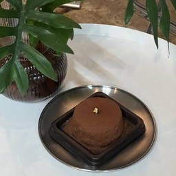 Molten chocolate cake