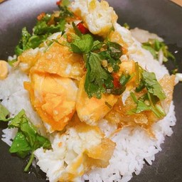 ข้าวราดยำไข่ดาว