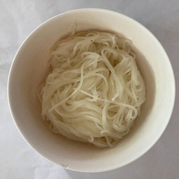 เส้นเล็กลวก