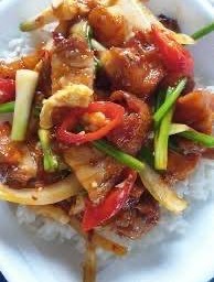 ข้าวผัดพริกเผาหมูกรอบ