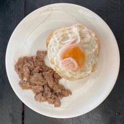 ข้าวเนื้อกระเทียม+ไข่ดาว