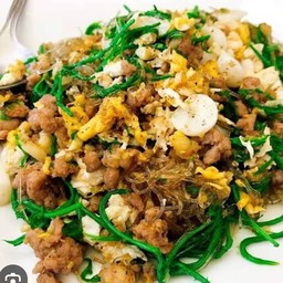 ผัดวุ้นเส้นชะอมหมูสับ