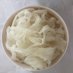 เส้นใหญ่ลวก