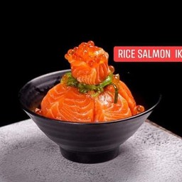 ข้าวหน้าแซลมอน+อิคุระ