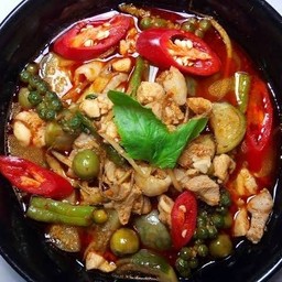 แกงป่าไก่เป็นกับข้าว