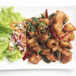 (กับข้าว) กะเพราพริกแห้งหมูตุ๋นลำไย