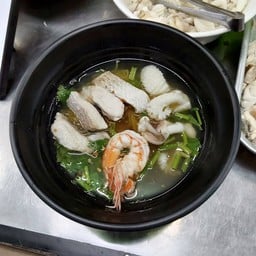ก๋วยเตี๋ยวรวมมิตรทะเล