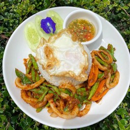 ข้าวผัดพริกแกง (ราดข้าว)