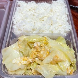 ผัดกะหล่ำปลีผัดไข่ ราดข้าว