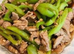 ข้าวผัดพริกยวกหมูชิ้น