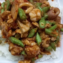 ข้าวราดพริกแกงรวม