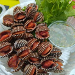 ยายมีขายหอย ยายมีขายหอย เจ้าแม่ หอยแครงเลือดพร้อมทานแห่งสัตหีบ คู่กับน้ำจิ้มซีฟู้ดสูตรเด็ด 7 หีบ