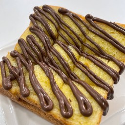 ขนมปังเนยนม ราดด้วยนูเทลล่า