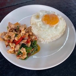 ข้าวกะเพราเนื้อ+ไข่ดาว