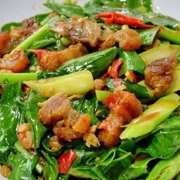 ข้าวคะน้าหมูกรอบ