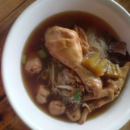 ร้าน เตี๋ยว เจ งัย เตี๋ยวไก่มะระและอาหารตามสั่ง ตลาดสาย6