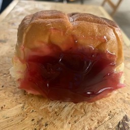 ปังไส้ทะลัก แยมบลูเบอร์รี่ (1ชิ้น)