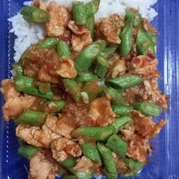 ข้าราดพริกแกงหมู