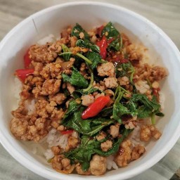 กะเพราพริกแห้งลูกเต๋า Mr.Max