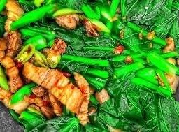ข้าวคะน้าหมูสามชั้น