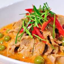 ข้าวผัดพะแนงไก่
