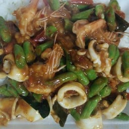 ข้าวราดพริกแกงทะเล
