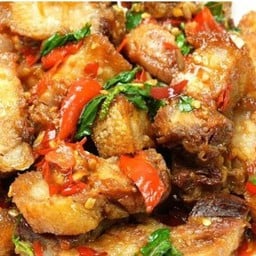 กะเพราหมูกรอบ (เป็นกับ)