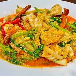 ข้าวผัดผงกะหรี่ทะเล