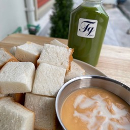 SET ขนมปังนึ่งสังขยาไข่ + ชาเขียวนมสด