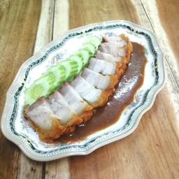 หมูกรอบ1ขีดพร้อมซอสราด脆皮猪肉1个