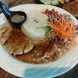 ข้าวหน้าสเต็กหมู