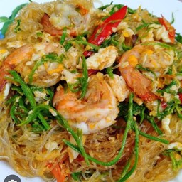 ผัดวุ้นเส้นชะอมกุ้ง