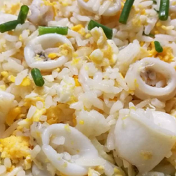 ข้าวผัดปลาหมึก จานเดียว