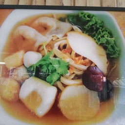 โกแหลมก๋วยเตี๋ยวลูกชิ้นปลา