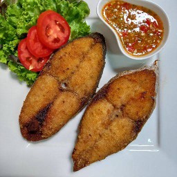 ปลาอินทรีย์ทอดน้ำปลา