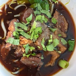 ก๋วยเตี๋ยวเนื้อน่องลายตุ๋น