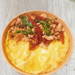 ข้าวกะเพราหมูสับ & ไข่ข้นนมสด
