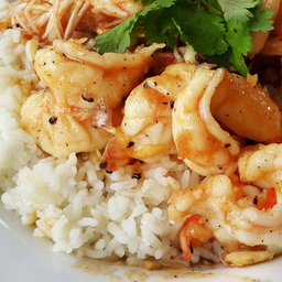 ข้าวผัดกุ้งกระเทียมพริกไทย จาน