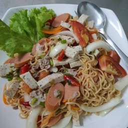 ยำมาม่า หมูสับหมูยอ