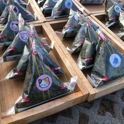 โอนี้กิริ หรือ คิมบับสามเหลี่ยม