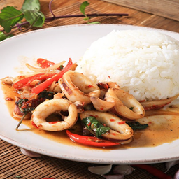 ข้าวผัดกระเพราปลาหมึก จานเดียว