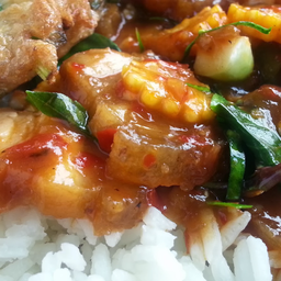 ข้าวผัดพริกเผาหมูกรอบ จานเดียว