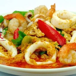 ปลาหมึกผัดผงกระหรี่