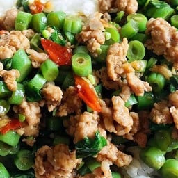 ข้าวราดกะเพราปลอม